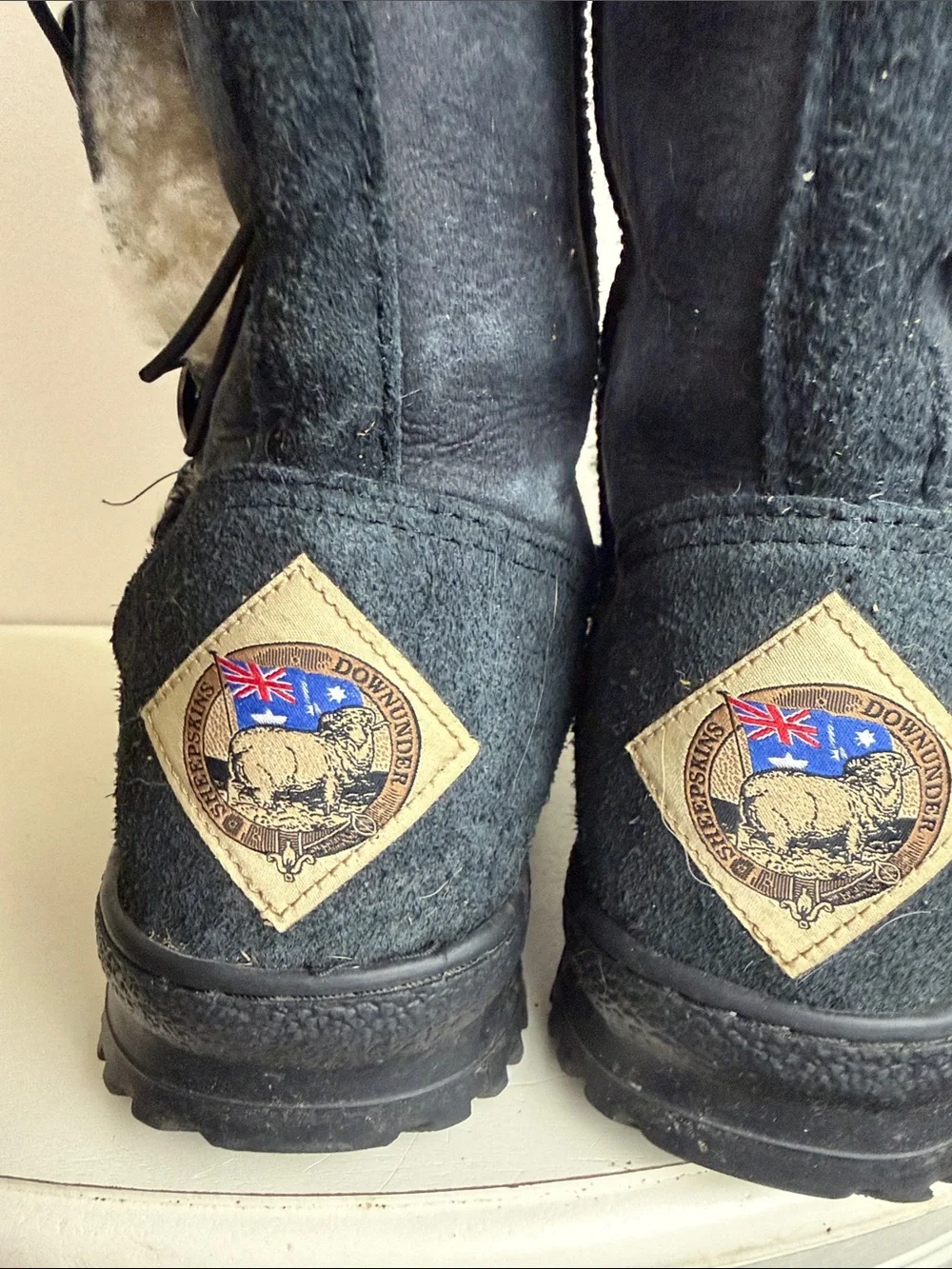 (2290) Sheepskin Downunder Black Tidal Lined Button Winter Boots, Size: 8M/10
